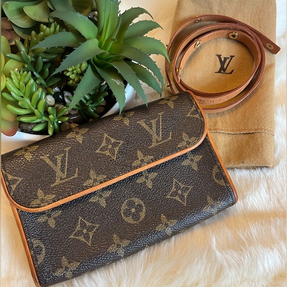 LOUIS VUITTON Florentine Waist Bag - Picture 3 of 9